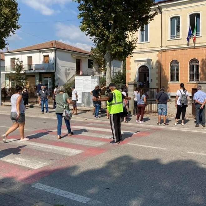 Bello andare a scuola con l’aiuto dei volontari 