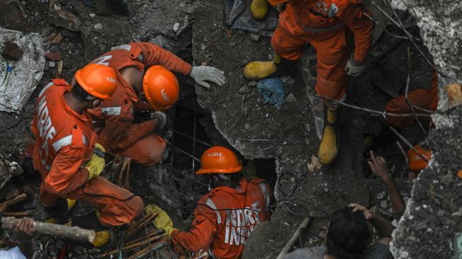 India: crollo edificio a Mumbai, morti saliti a 35