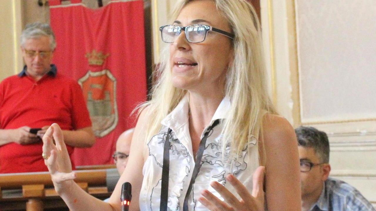 "Miss Preferenza" beffata, Vaccaro fuori dal consiglio regionale per 37 voti: «Un pugno nello stomaco»