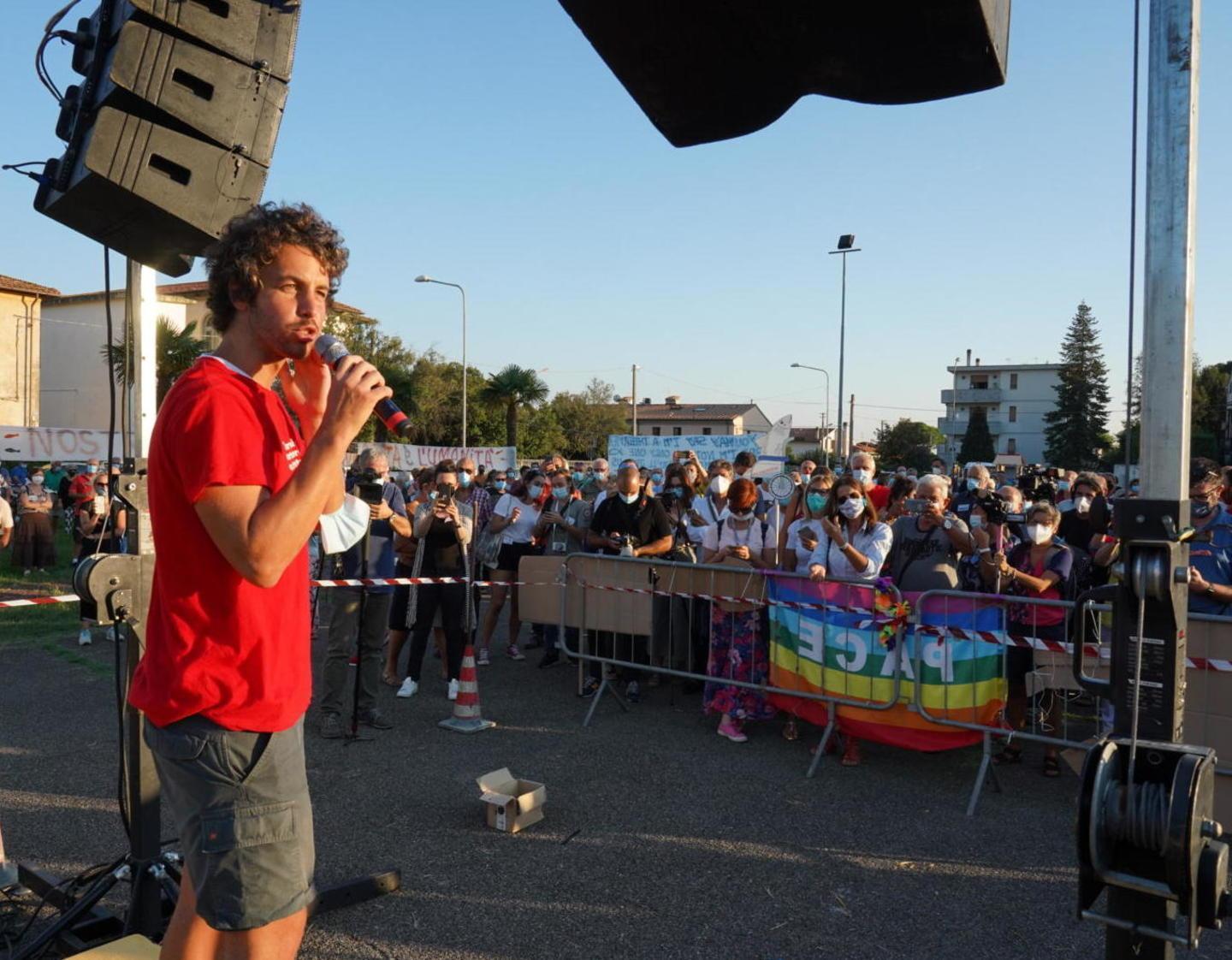 La manifestazione del 12 settembre con in primo piano Mattia Santori, leader delle Sardine