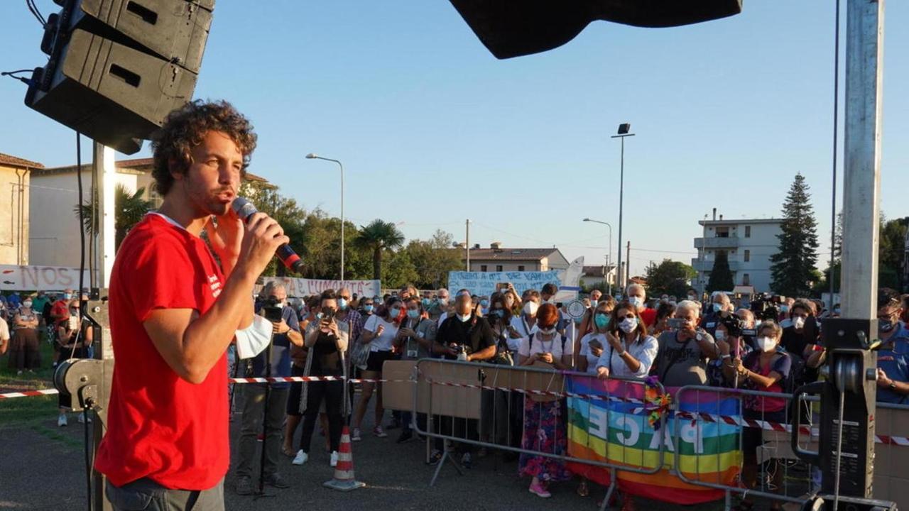 La manifestazione del 12 settembre con in primo piano Mattia Santori, leader delle Sardine