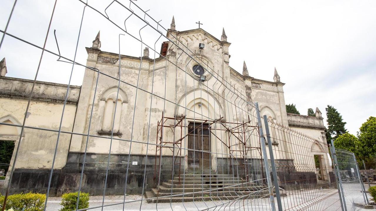 La chiesa del cimitero monumentale di Pescia, interdetta da anni ai visitatori per motivi di sicurezza