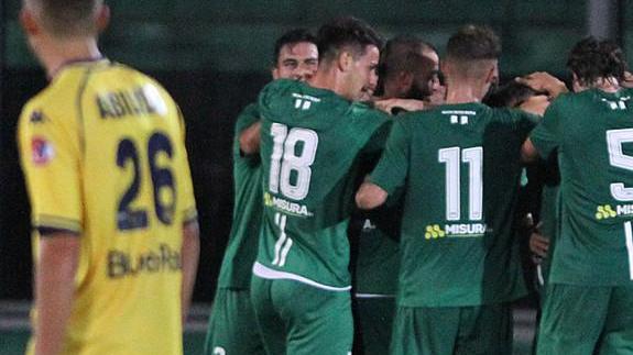 Il Modena stecca la prima uscita ufficiale, si arrende a Monopoli e viene eliminato