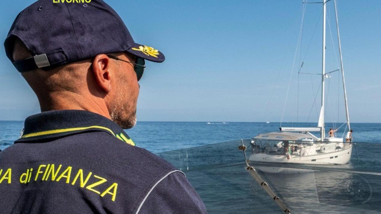 Barca a vela batte bandiera fittizia per aggirare le leggi e le tasse