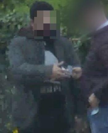 Spaccia sotto i portici di viale Gramsci: preso
