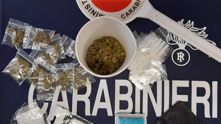 Nella casa del baby spacciatore trovate dieci dosi di marijuana