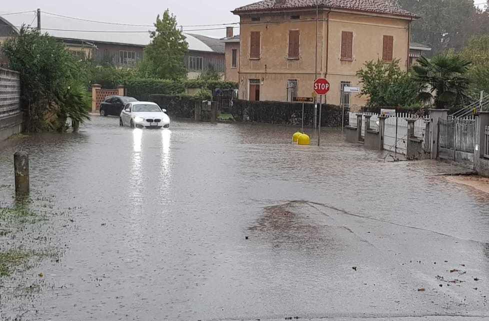 Strade allagate dalla pioggia