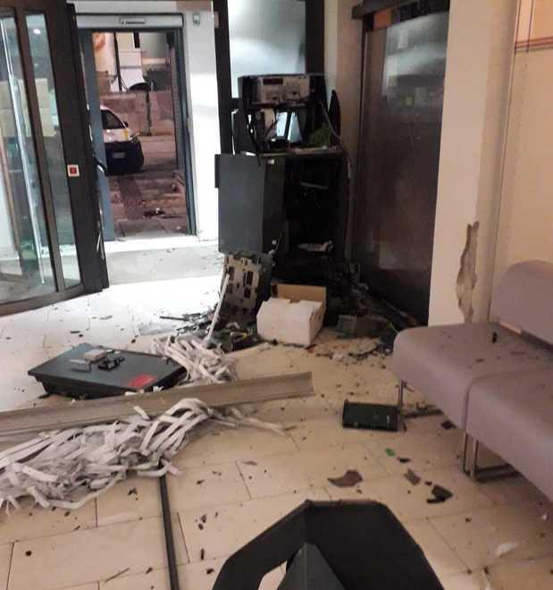 Bancomat esploso, le indagini a tutto campo Pd e sindaco: «Più divise»