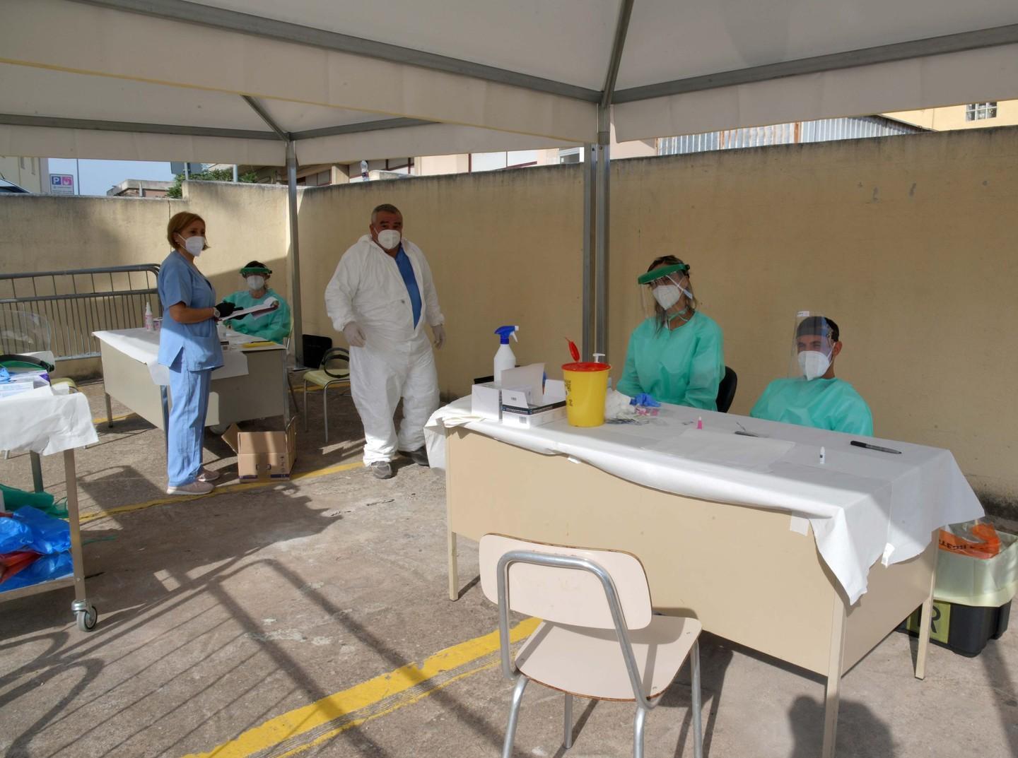 Covid, test per i prof: 600 fatti, altri 700 in fila 