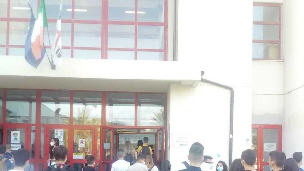 Prima campanella in otto scuole ma resta l’emergenza trasporti
