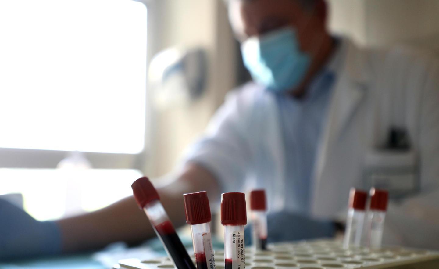 Due tecnici positivi nel laboratorio d’analisi 