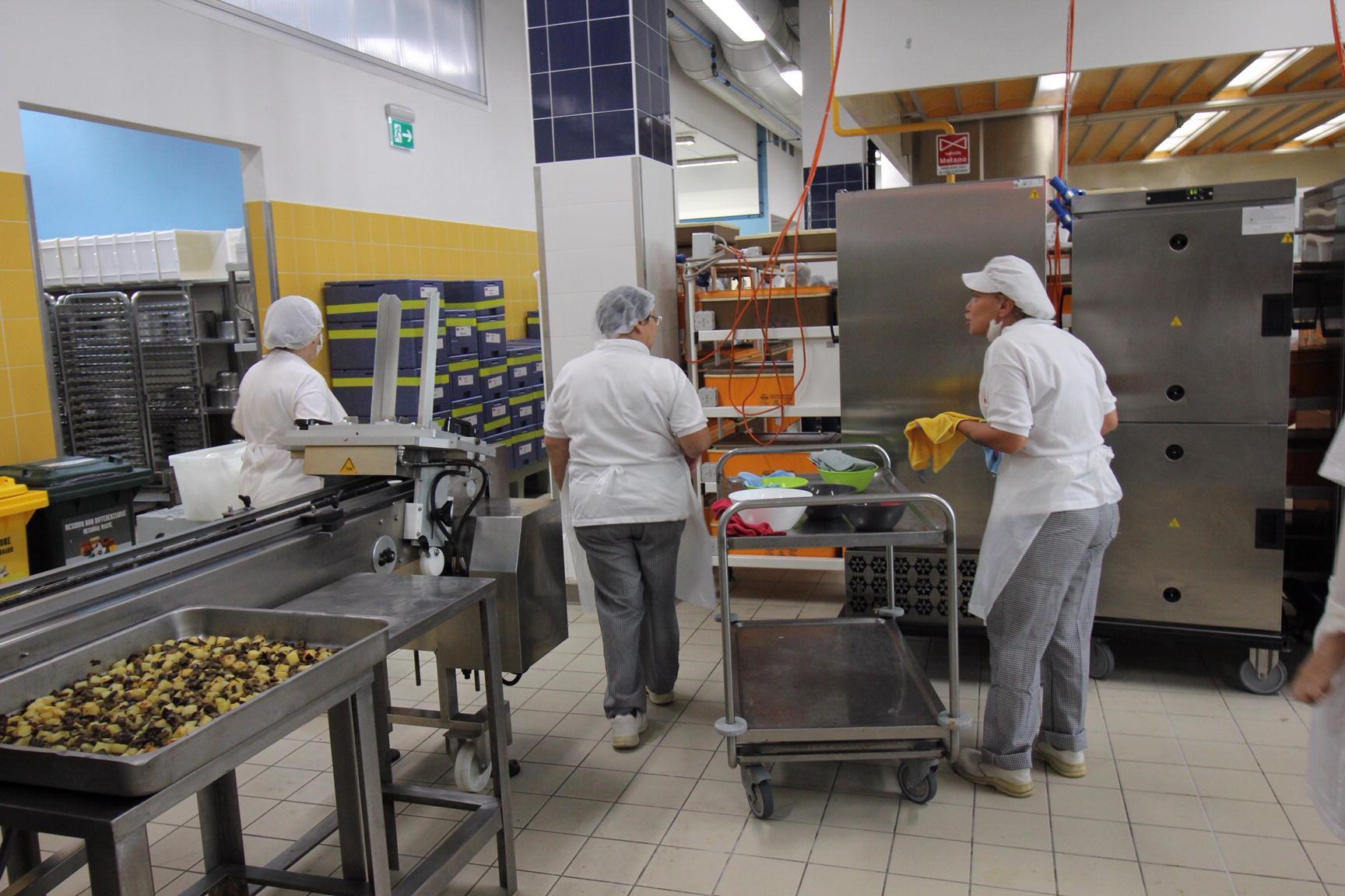 Servono 17 addetti alle mense 17 a Pisa e provincia 