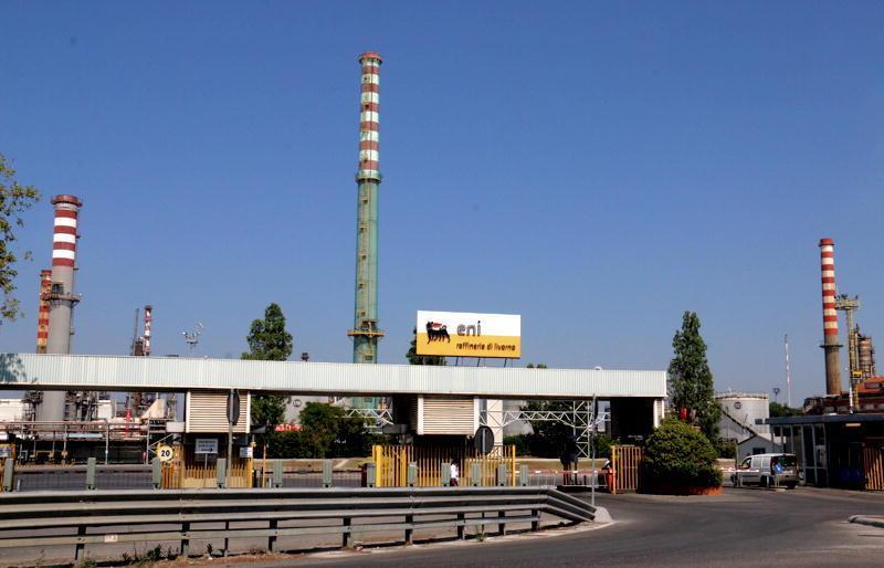 Eni si allontana dal petrolio e i mille addetti tremano 