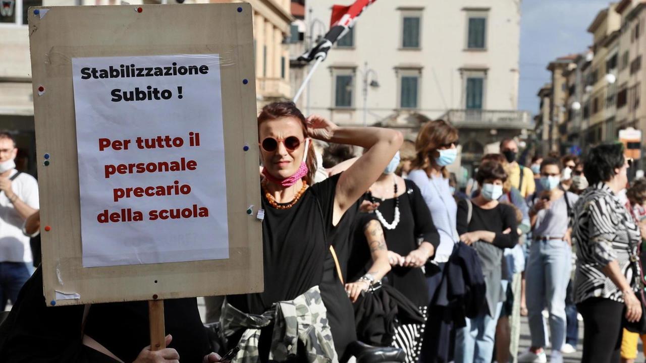 A dieci giorni dalla prima campanella ancora centinaia le cattedre deserte