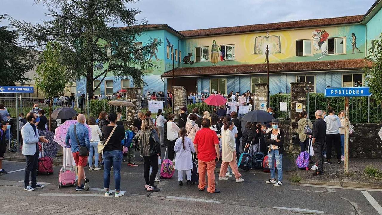 Niente sanificazione: caos, proteste e scuole chiuse