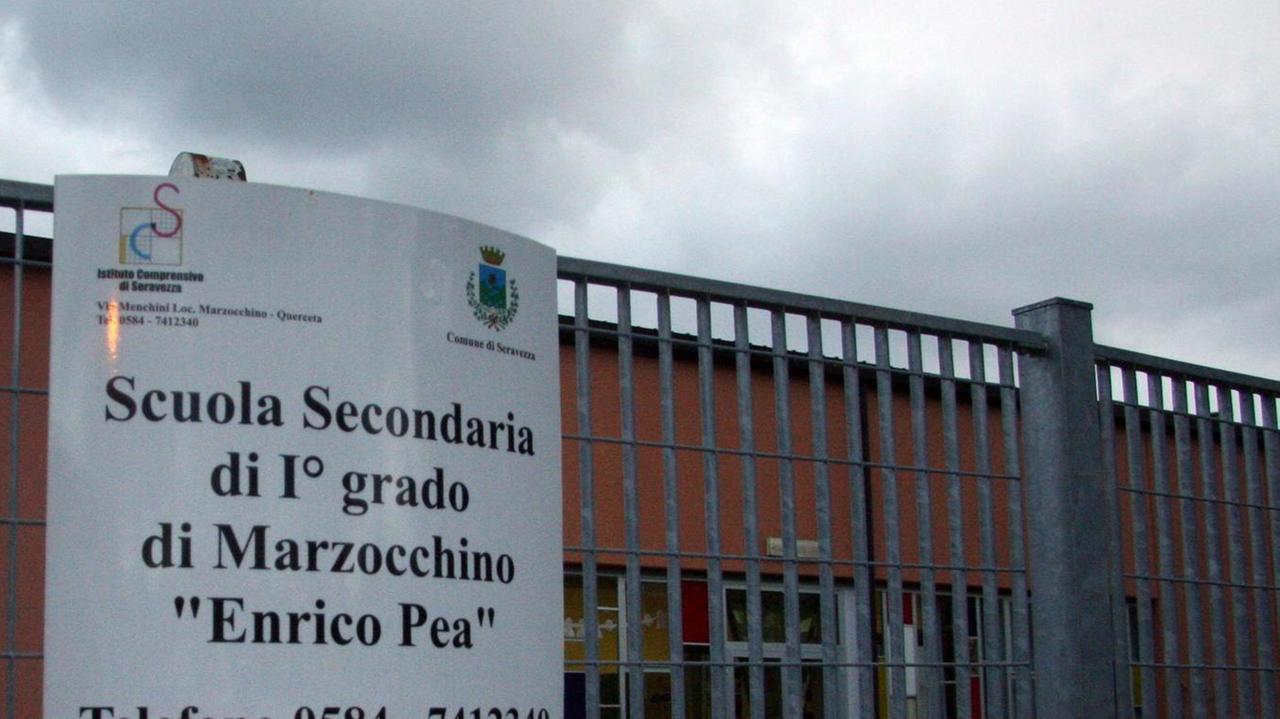 Seravezza, quarantena per venti alunni delle scuole medie “Pea”