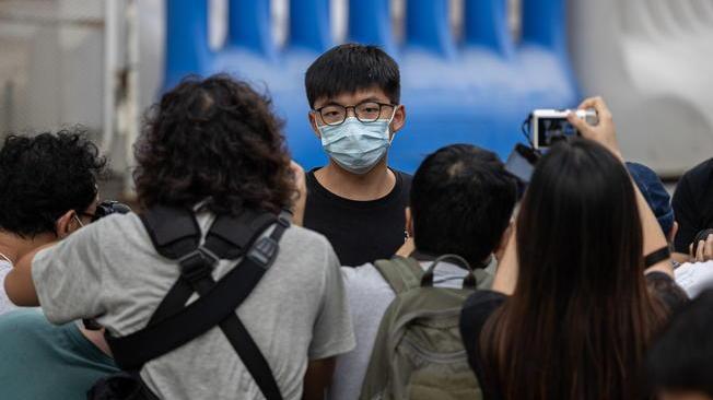 Hong Kong: Joshua Wong rilasciato su cauzione