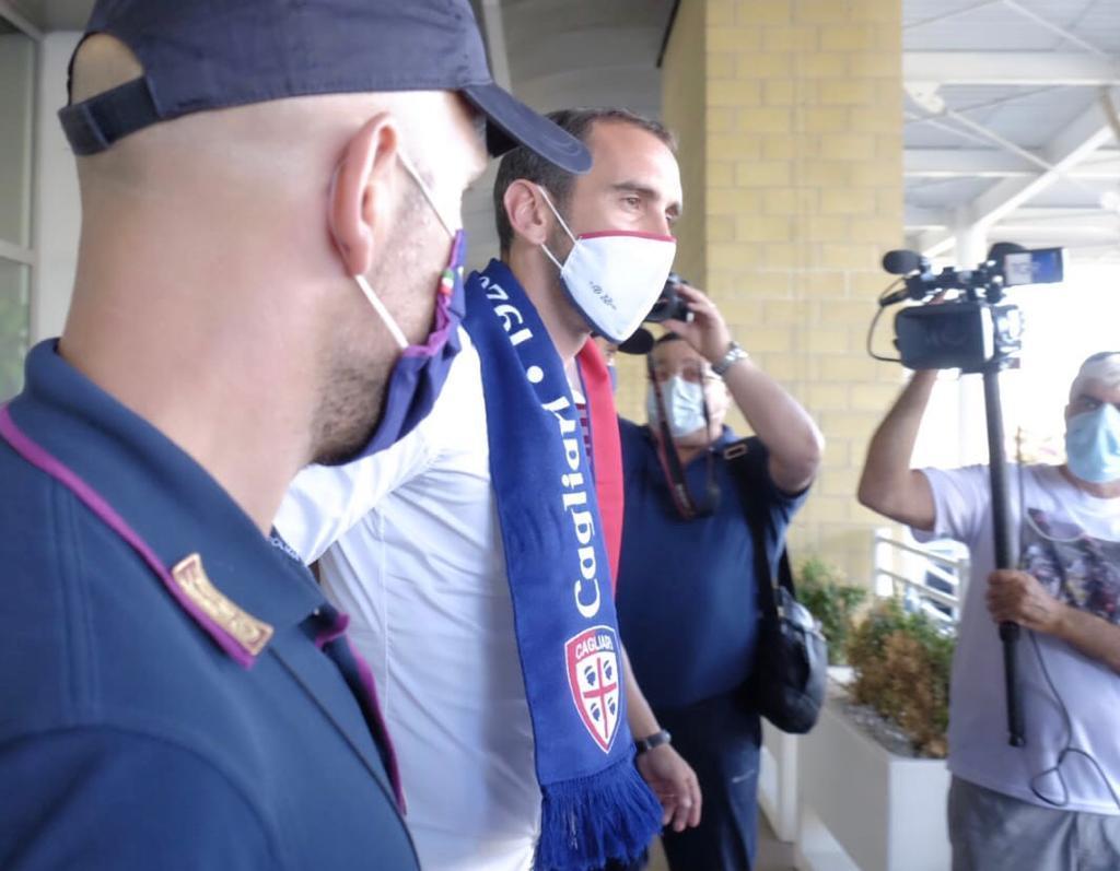 Calcio, Godin è arrivato a Cagliari