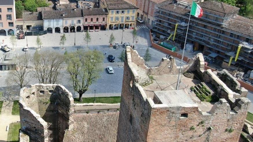 «Se vieni a vivere a Reggiolo, 150 euro per l’affitto»