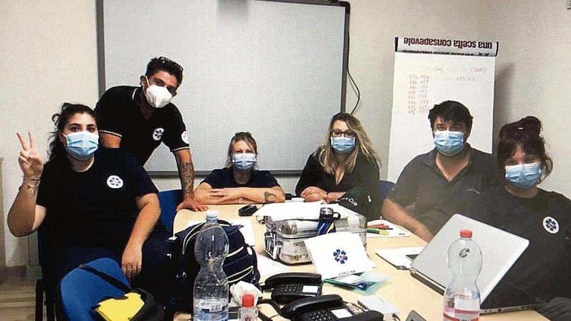 Alcuni rappresentanti del gruppo “Io non rischio” di Rosignano durante una riunione