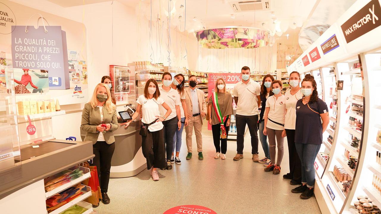 Il negozio "dm" inaugurato in corso Matteotti a Montecatini (Foto Nucci)