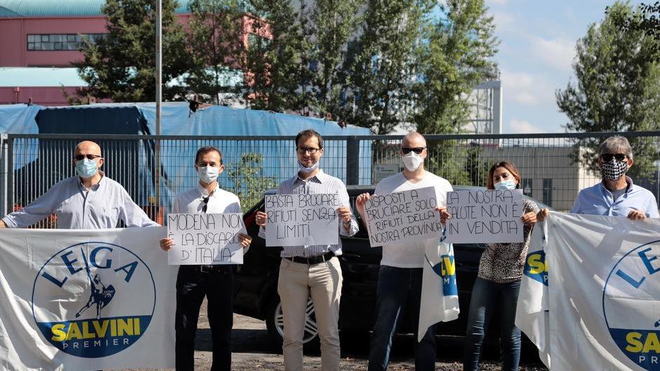 Inceneritore di Modena, la metà dei rifiuti da altre province. Lega e M5S: «Fermare subito gli invii»