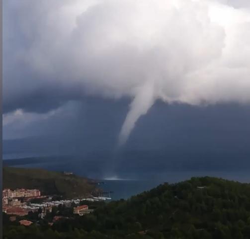 La tromba d'aria vista da Porto Ercole
