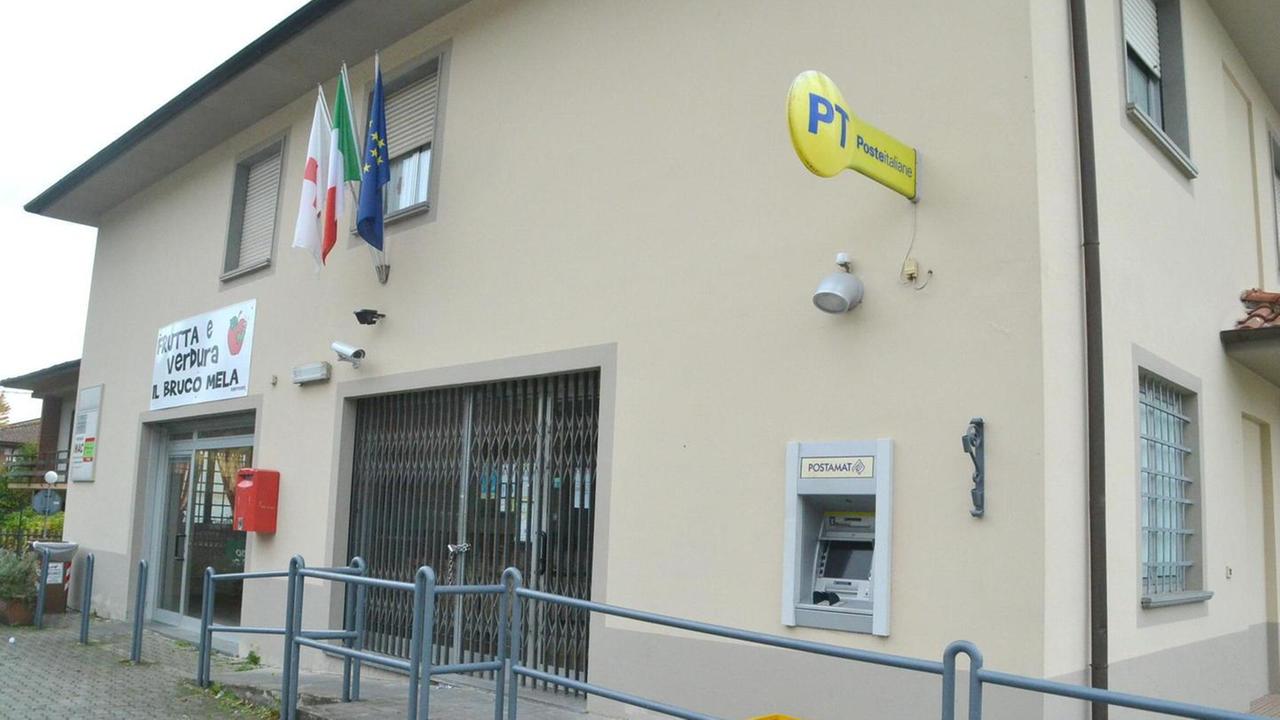 Svaligiato bancomat delle Poste e i ladri fuggono con 17mila euro