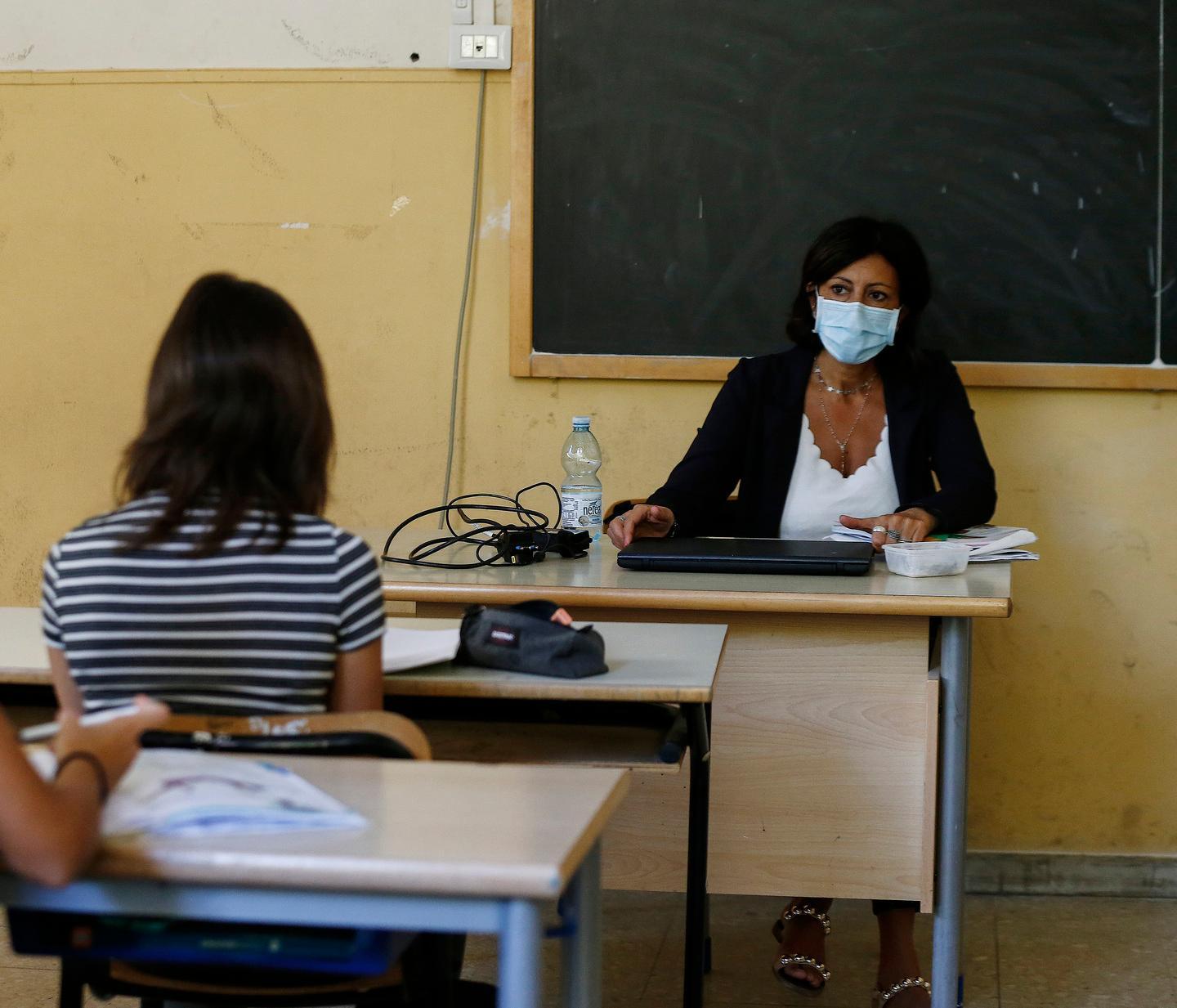 Se l’alunno è positivo la classe va in quarantena 