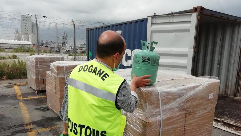 Sigilli a 300 bombole del gas «Pericolose per la salute»