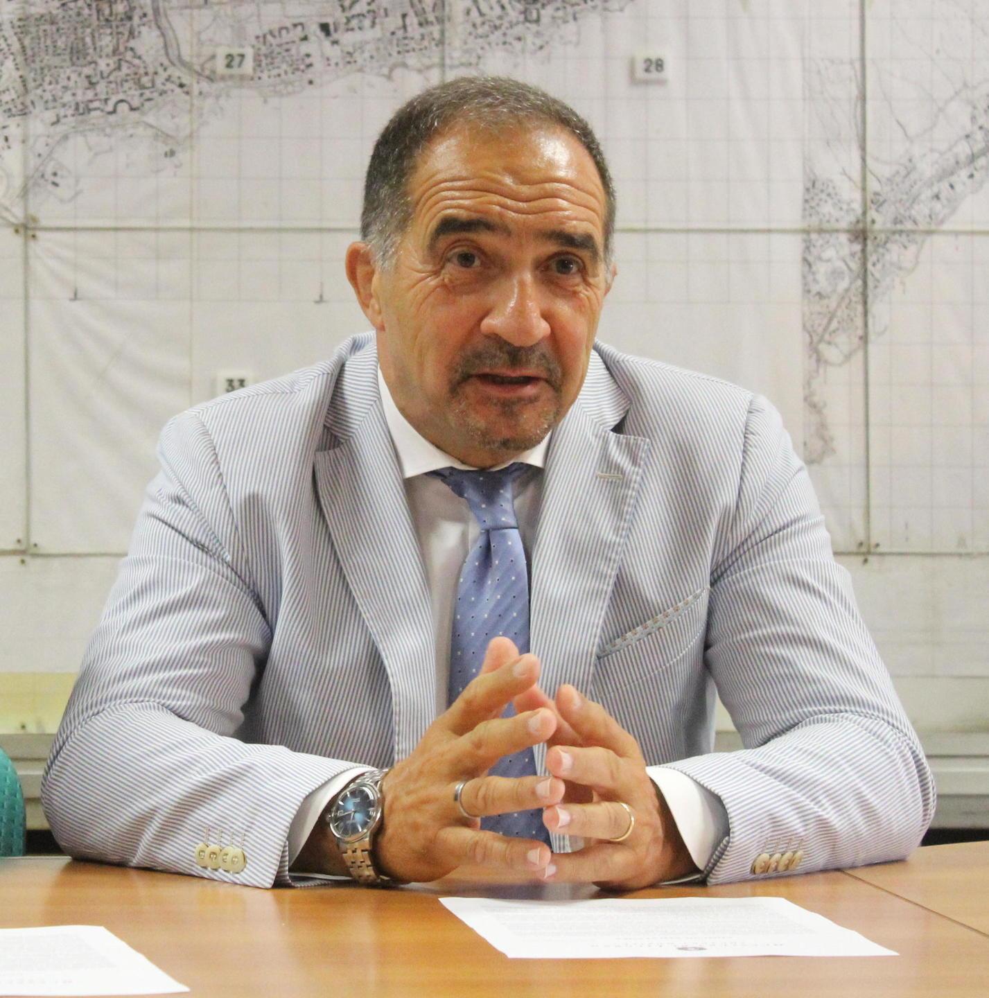 Reagisce ai poliziotti durante un controllo: denunciato ed espulso