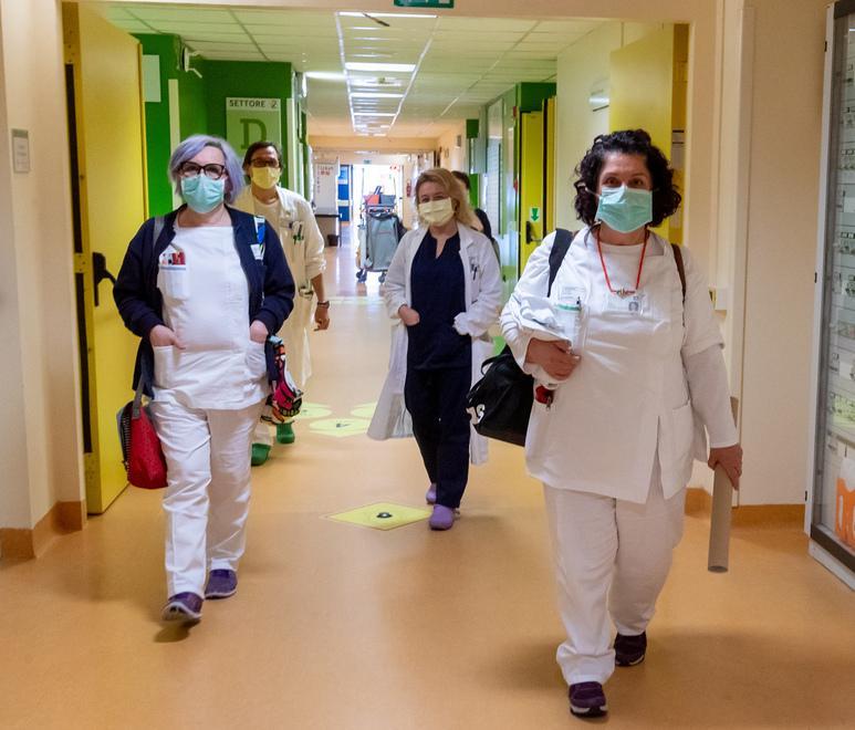 S. Anna, nuovo addetto positivo Al Delta reparto Covid quasi pieno 
