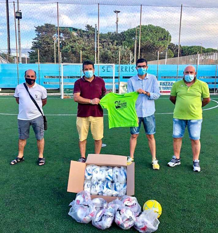 L’associazione “Gianni Fresu” regala 25 palloni alla Turris 2010