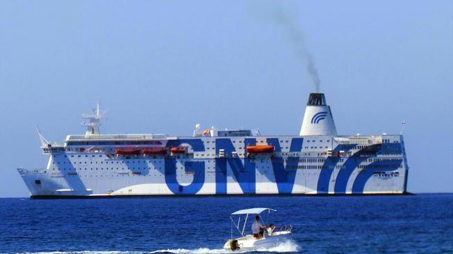Migranti: nave quarantena a Lampedusa, si svuota hotspot