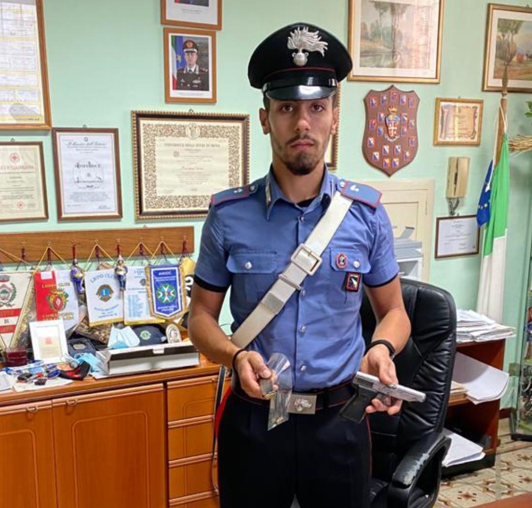Litiga con il vicino e gli spara con una pistola rubata, arrestato 