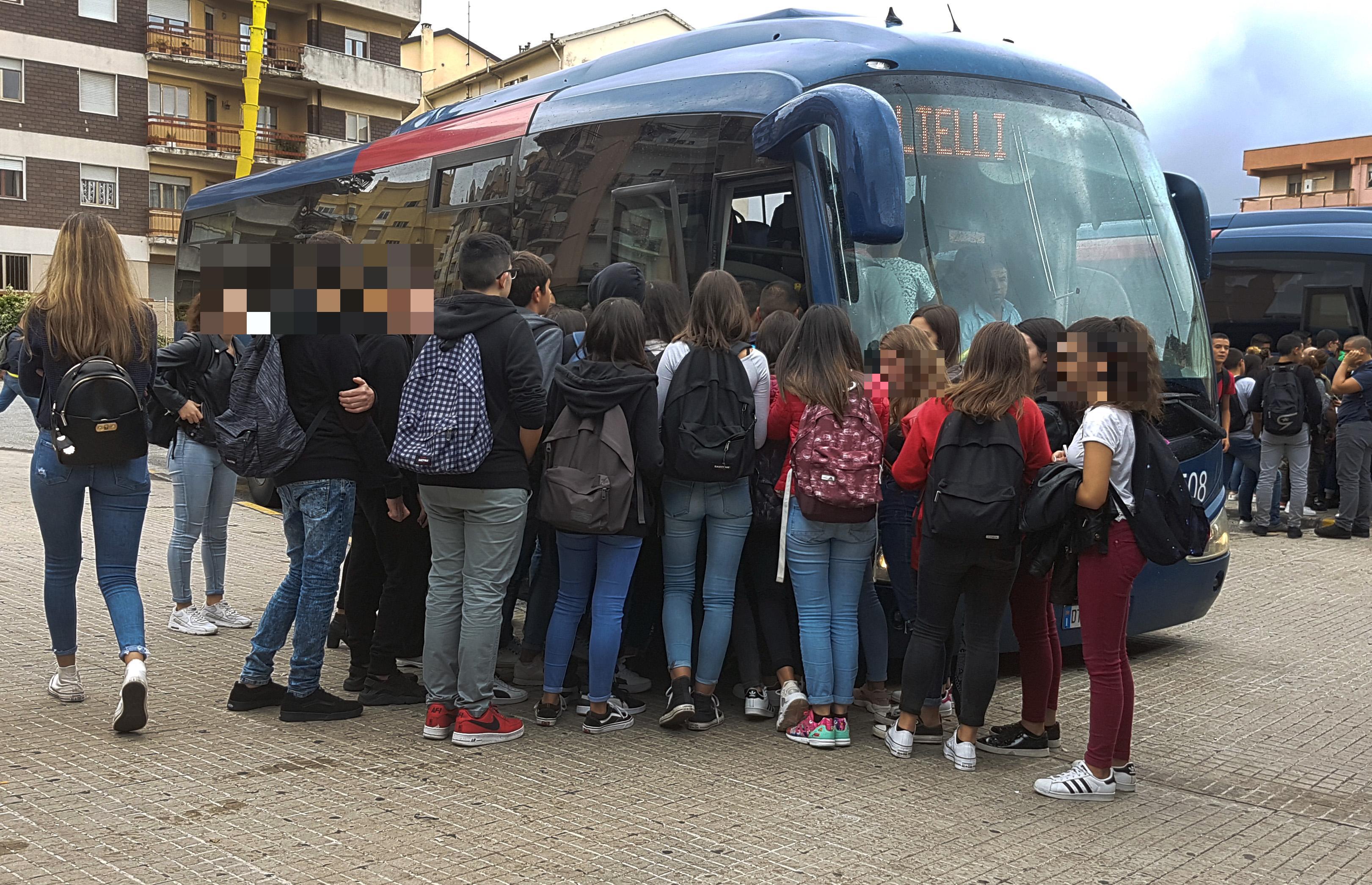 Coronavirus, trasporti pubblici: la Regione autorizza anche i mezzi privati