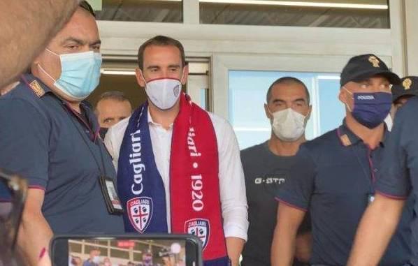 Godin sposa il Cagliari per tre stagioni 