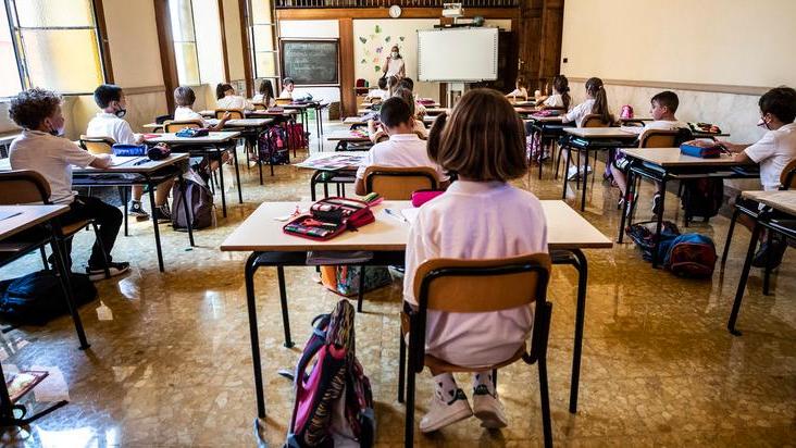 Modena, con un positivo in classe niente isolamento: «Bastano tamponi e mascherina»