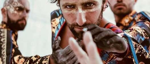 Il designer di Versace lancia la linea “Silk” dalle cave di Carrara 