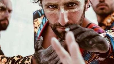 Il designer di Versace lancia la linea “Silk” dalle cave di Carrara