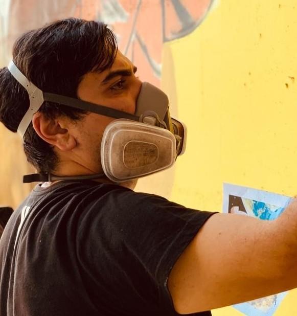 Il graffitaro “Rosk” firma cinque cisterne della Salov a Massarosa