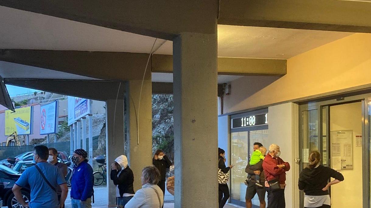 Le raffiche di ponente bloccano i traghetti