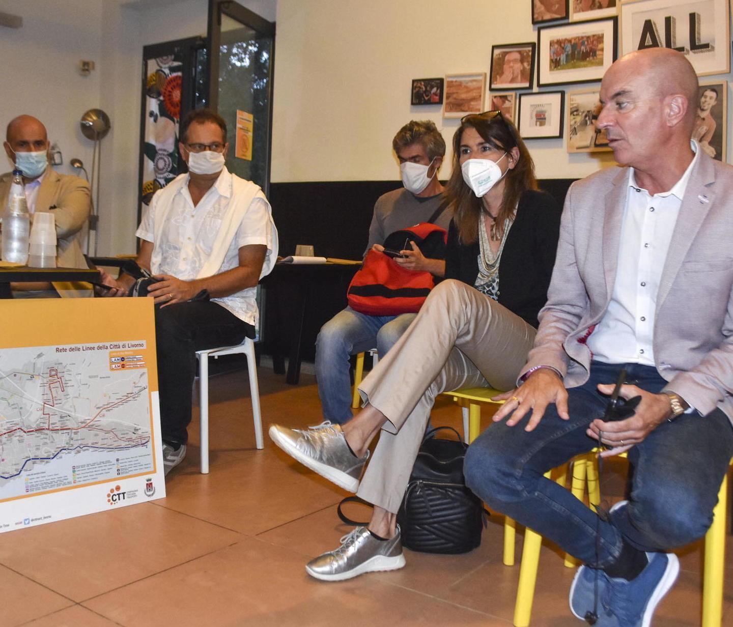Il grido di dolore dei commercianti a tu per tu con sindaco e assessori 