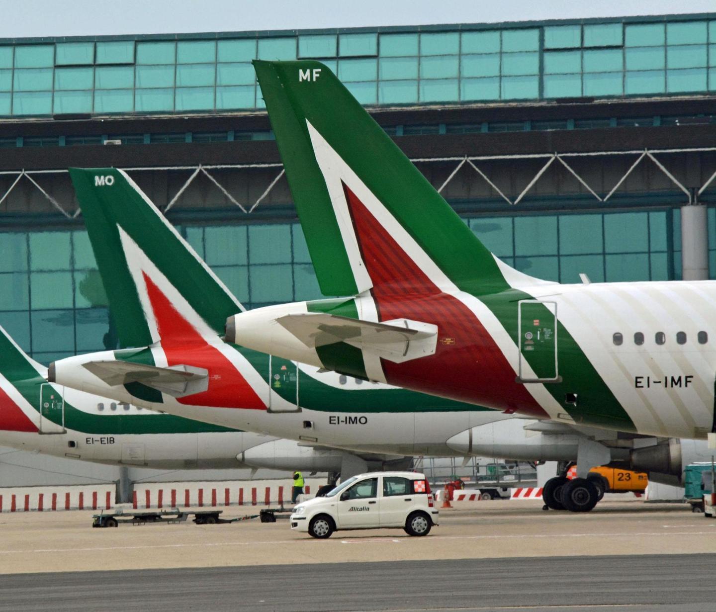 Alitalia, il volo Pisa-Roma non decolla più 