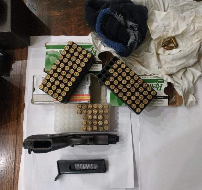 Durante una perquisizione spunta un’arma clandestina 