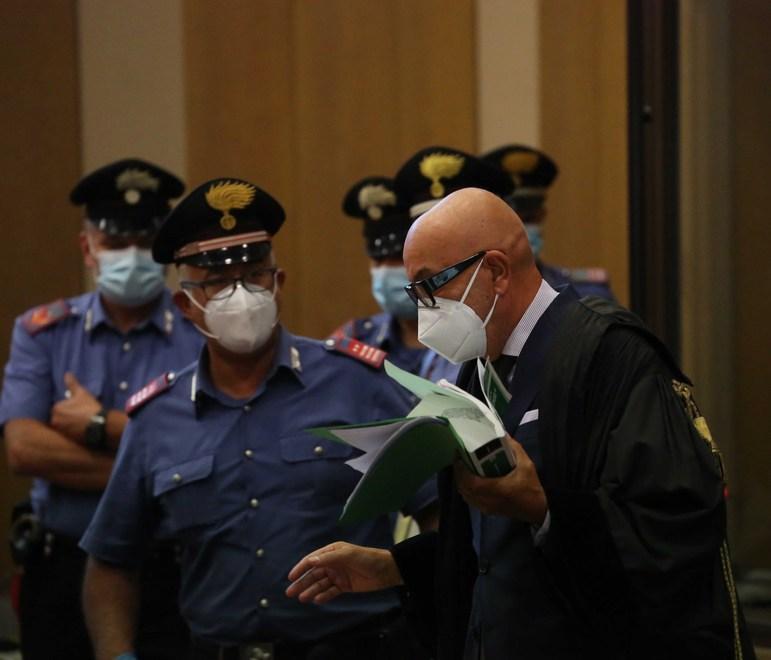 Pestaggio, in due rimangono in carcere Per il giudice sono i picchiatori del blitz 