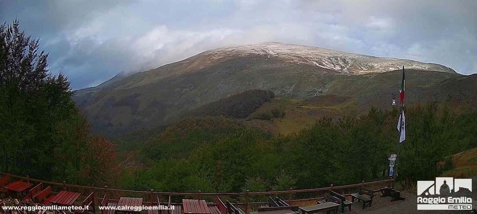Cadono i primi fiocchi di neve sul Monte Cusna 