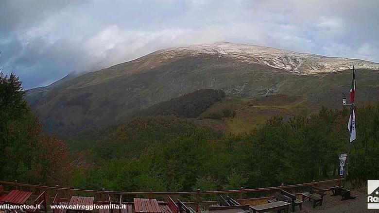 Cadono i primi fiocchi di neve sul Monte Cusna
