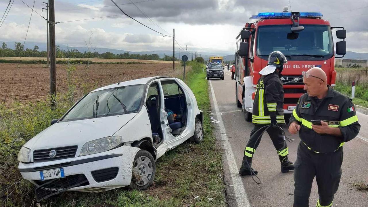 Auto fuori strada sulla Provinciale 1