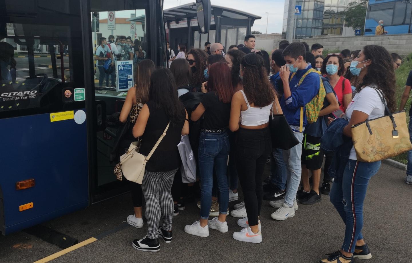 Trasporto studenti via libera ai bus privati 